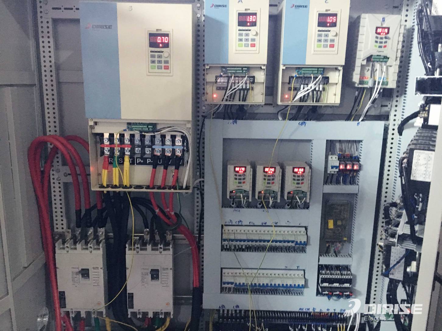 變頻器廠(chǎng)家德瑞斯應(yīng)用合作案例-擠出機(jī)